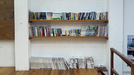 3.5Fの書庫には絶版となってしまった貴重な資料も