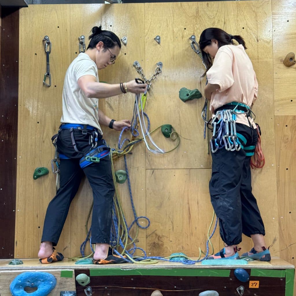 2ピッチのシミュレーション。懸垂にて下降。